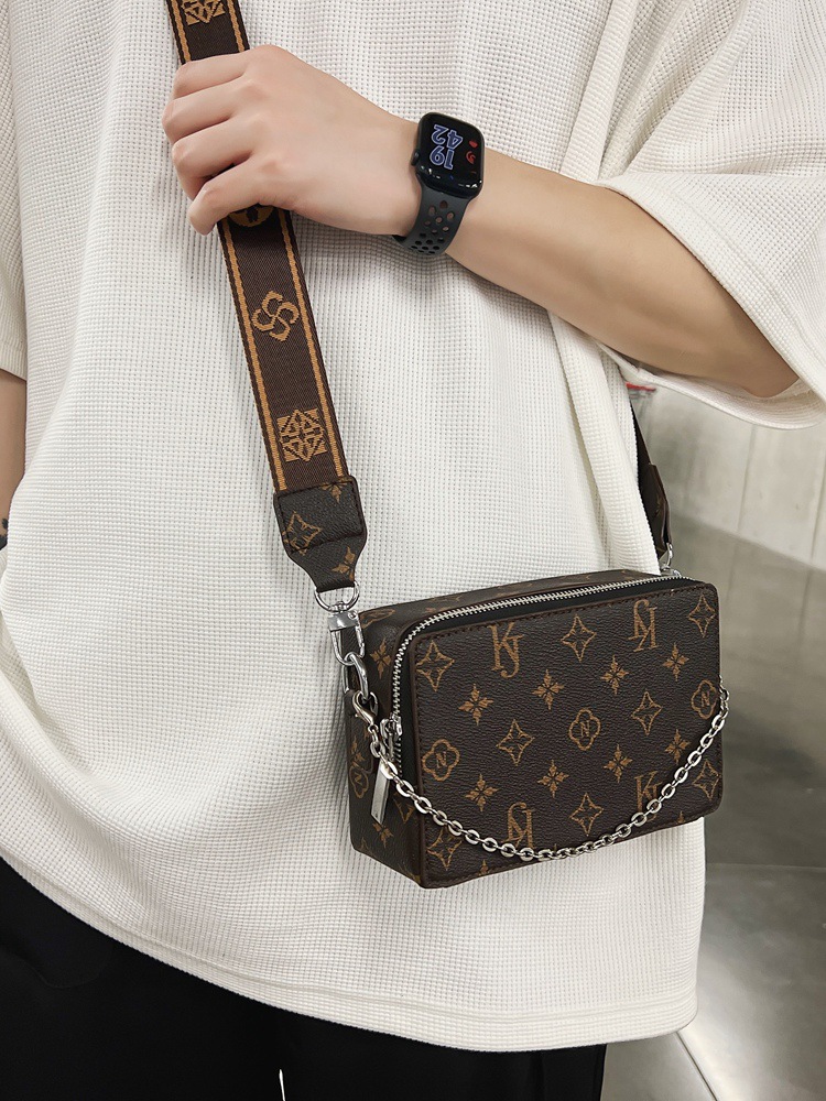 Men's crossbody bag senior sense new leather old single shoulder bag tide brand bag female chain small body bag 2025s hot
