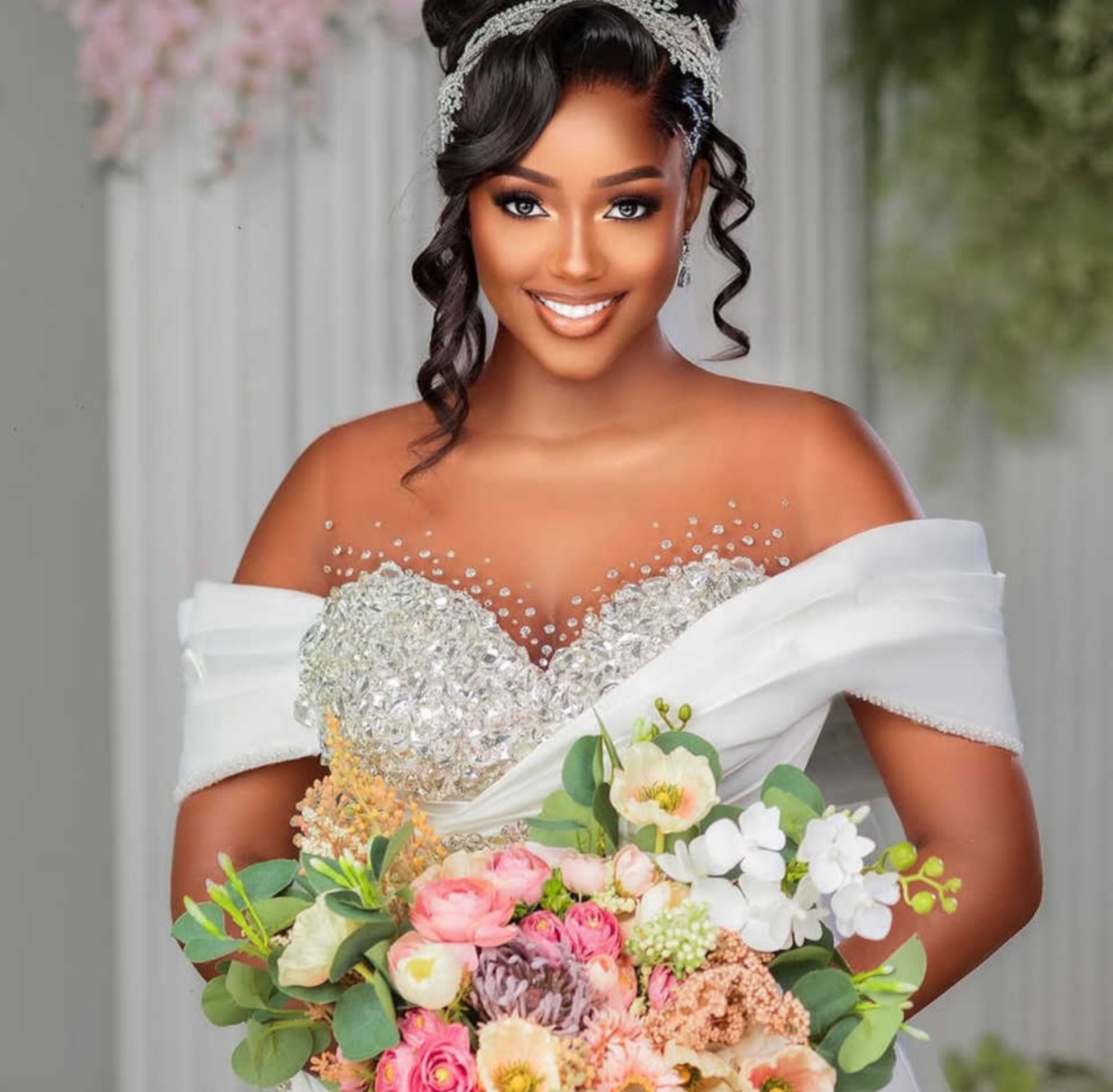 Sparkly Mermaid Wedding Dresses Sleeveless Luxury Crystal Ruched Ruffles Sweep Train Bride Gown Customsized Vestidos De Novia