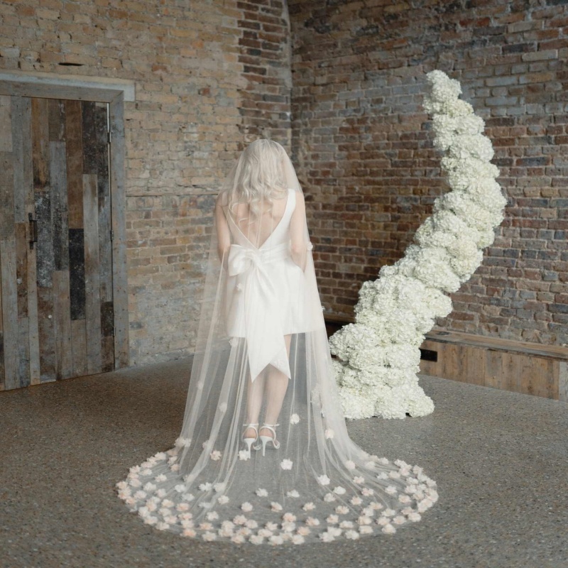 Customized Bridal Veil Long Wedding Veil 3D Flowers Floral Cathedral Length Luxurious Petals Veil Wedding Accessories