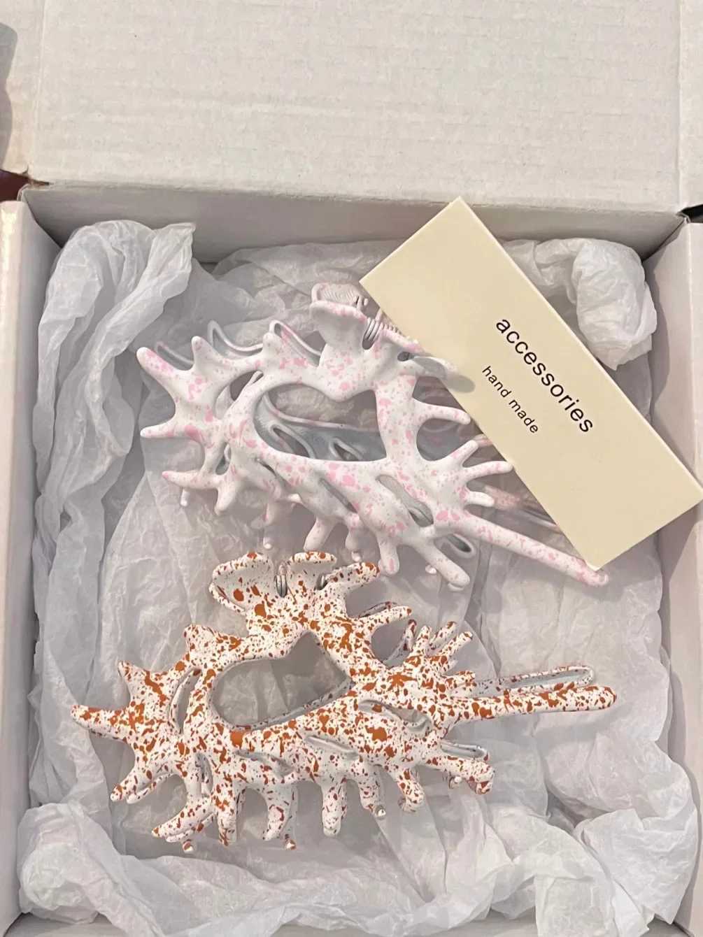 Creativity Unique Colorful Alien Metal Conch Hair Claws for Women Girl Y2K Hollow Headwear Shell Crab Hair Clip Hair Accessories Z250729