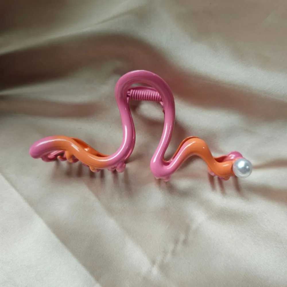 Women Rainbow Love Large Hair Claws Elegant Pink Ponytail Hair Crab Colorful Shark Clip for Girls Hairpin Hair Accessories Gifts Z250729