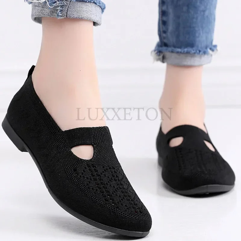 Fashionable and Breathable Summer Mesh Lightweight Mother Shoes Slip on Flat Casual Non Slip Sports Vulcanized Shoes for Women 250724