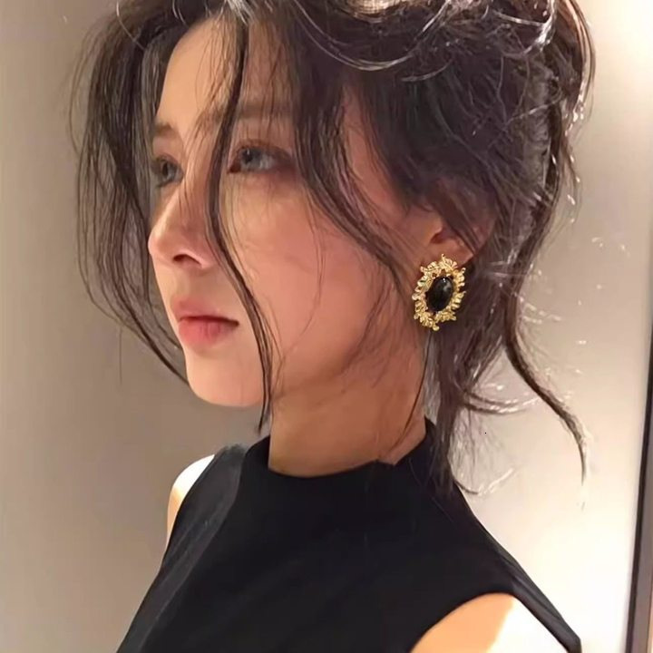 Sier Needle Geometric Oval Leaf Stud French Court Style Fashion Versatile Elegant Earrings Niche Design Sense Ear Jewelry