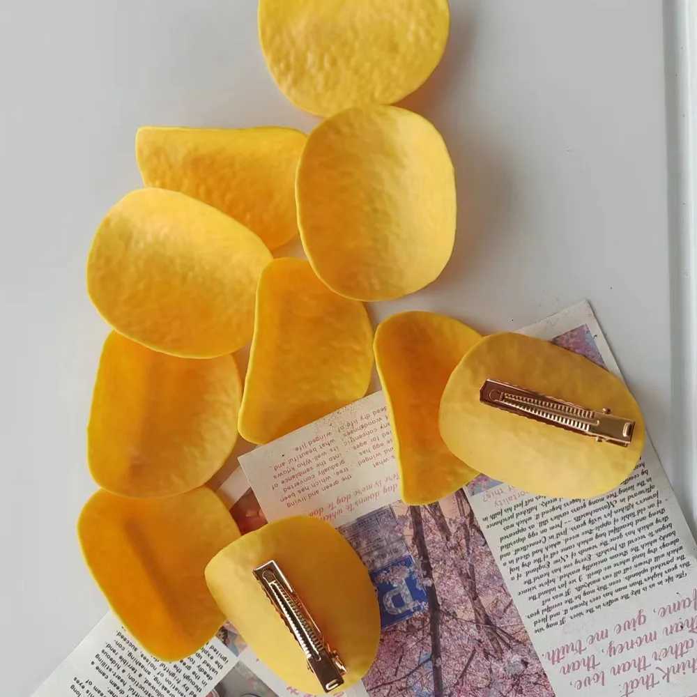 2/4/6Pcs Funny Hair Clips Simulated Potato Chip Hairpin Creative Cute Students Duckbill Clip Side Clip Hair Accessories 2025 Z250729