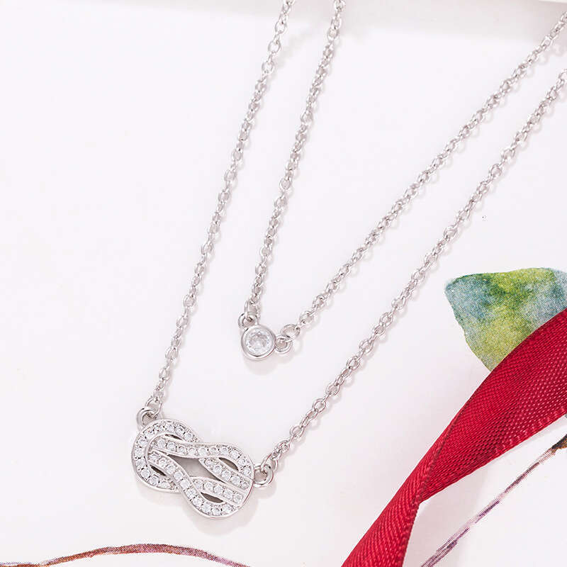 Fashion Horsebit Double Layer Necklace for Women High-end Design Sense Niche Light Personality Force10 Inlaid Dia Collarbone Chain