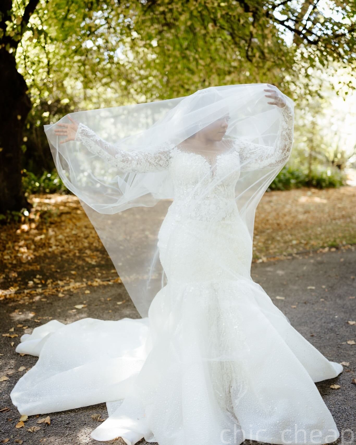 2025 Aso Ebi Plus Size White Mermaid Wedding Dress Lace Beaded Sheer Neck Beaded Vintage Sparkly Bridal Gowns Dresses ZJ0679