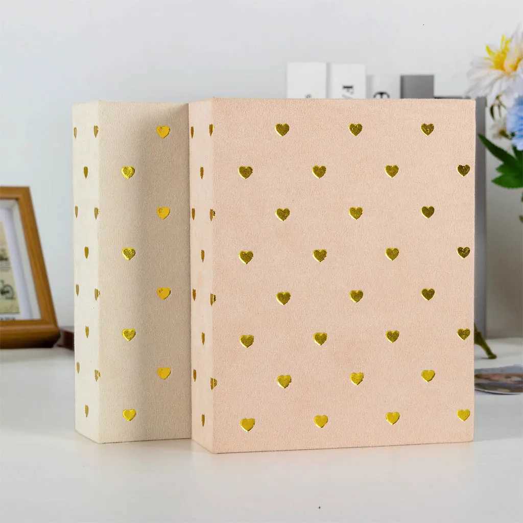 1 exquisite 6-inch fabric photo album with 100 pictures as a commemorative gift for friends and couples. Z250729