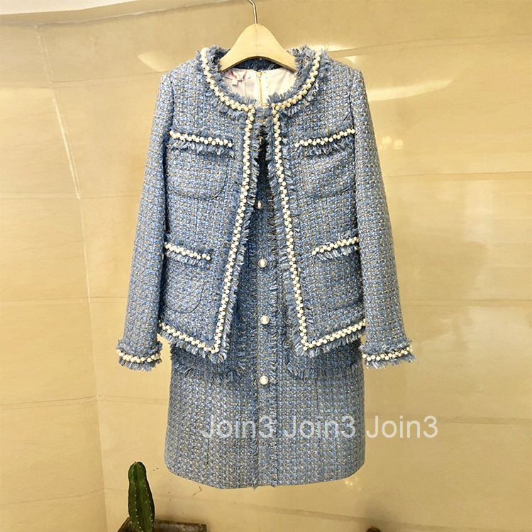 Small Fragrant Milk Set Womens Autumn and Winter New Style Celebrity Temperament Slim Fit Thick Flower Woolen Coat Tank Top Dress Two Pieces