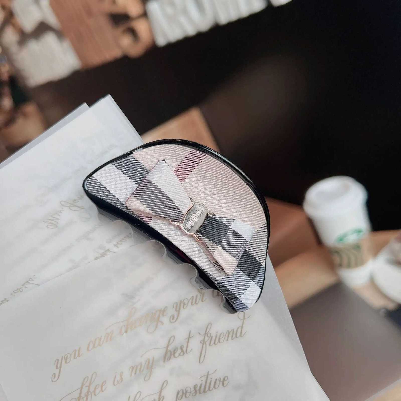 igh Quality Plaid Bow Acrylic Hair Claws For Women 2023 Koren Fashion Striped Bow-knot Hair Crabs Adult Hair Clips Hairgrips Z250729