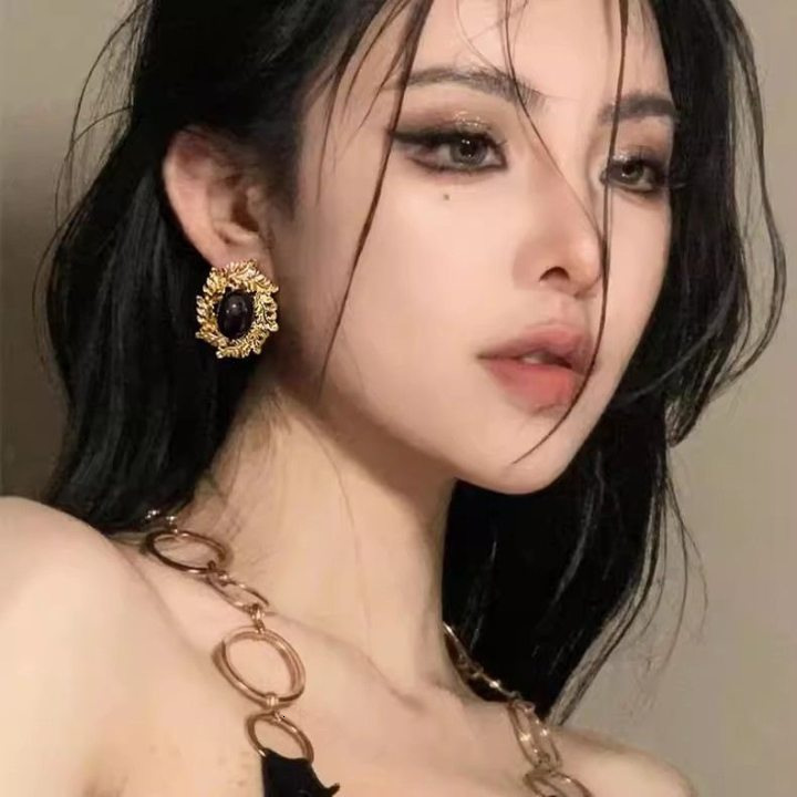 Sier Needle Geometric Oval Leaf Stud French Court Style Fashion Versatile Elegant Earrings Niche Design Sense Ear Jewelry