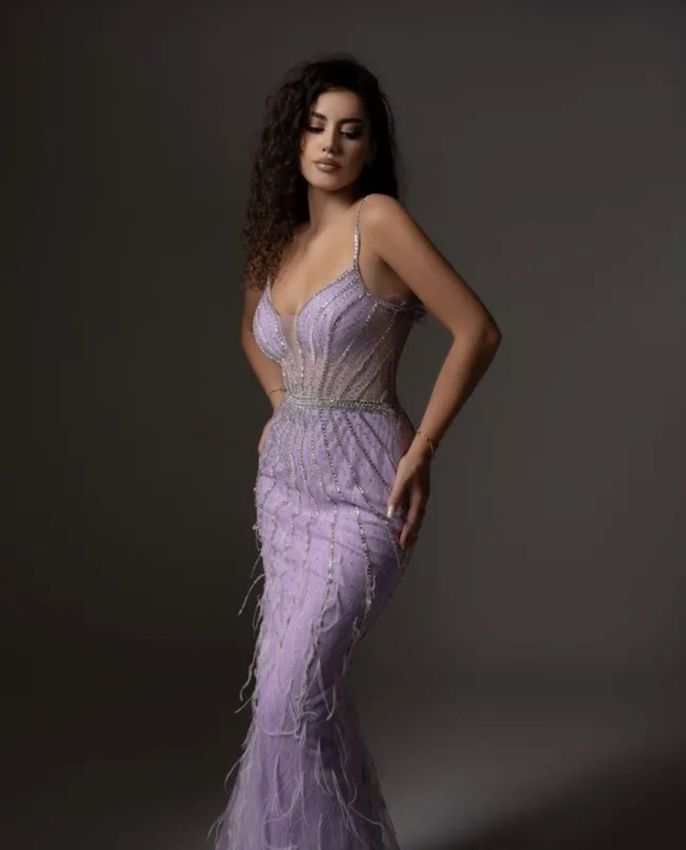 Classic Evening Dresses For Women Sweetheart Neck Spaghetti Straps Sleeveless Gown Sequins Feather Floor Length Dress Party Customized Dress