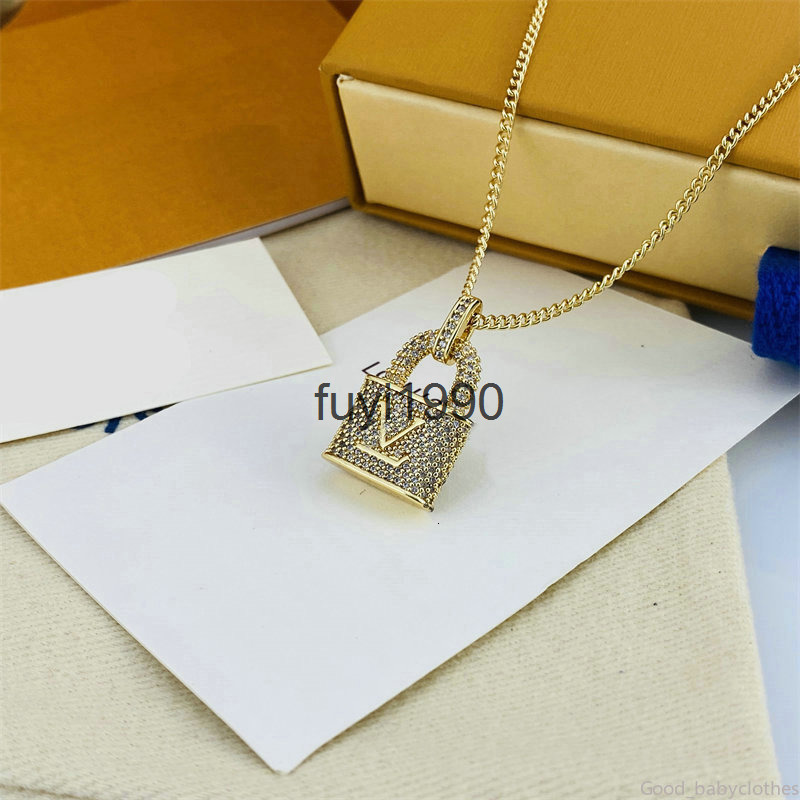 lock Pendant Necklaces designer necklace bracelet Fashion Woman gold silver Chain Brand Letter Designer Jewelry Mens Womens Accessories