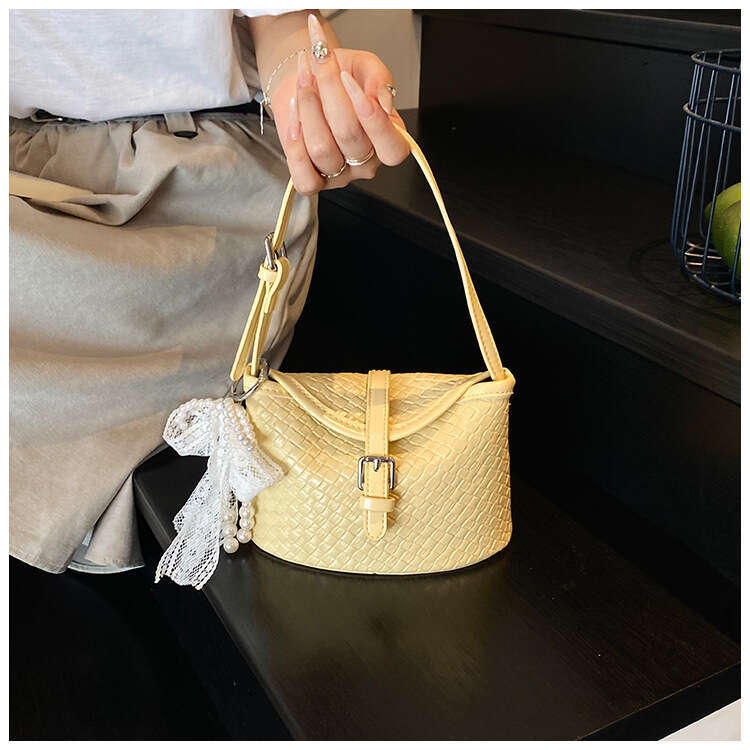 2025 Summer Solid Color Trend New Fashion Woven Designer Single Shoulder Handheld French Fries Pillow Bag