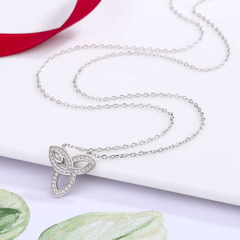 HW Full Dia Lily Bud Necklace Versatile Light Niche Simple Jewelry White Gold Collarbone Chain for Women