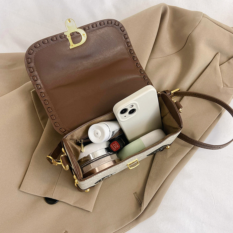 DHAL Korean Style High-Quality Texture Niche Design Badge Women's Shoulder New Trendy Crossbody Box Bag