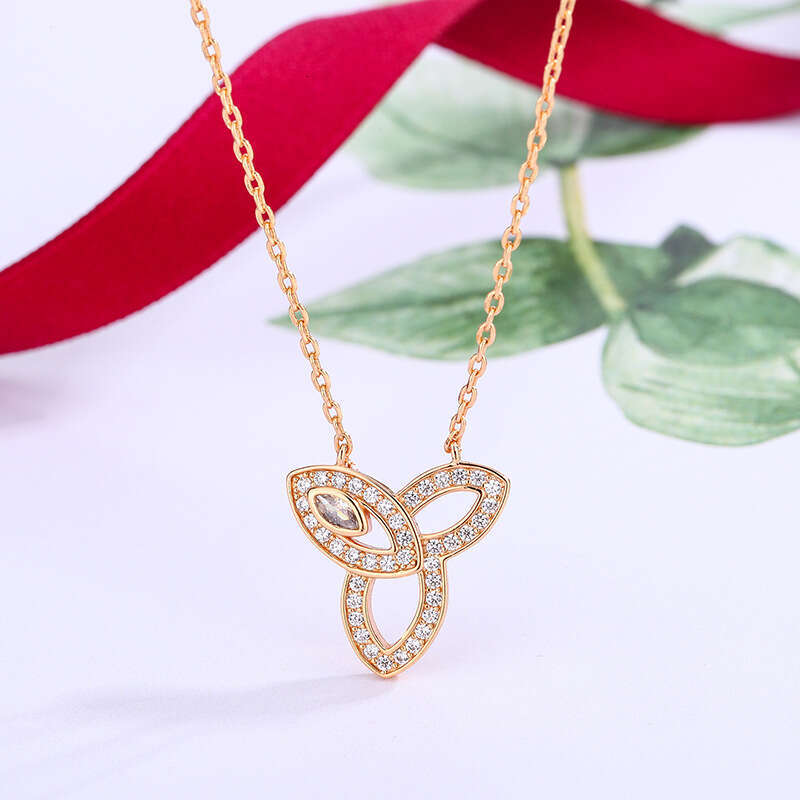 HW Full Dia Lily Bud Necklace Versatile Light Niche Simple Jewelry White Gold Collarbone Chain for Women