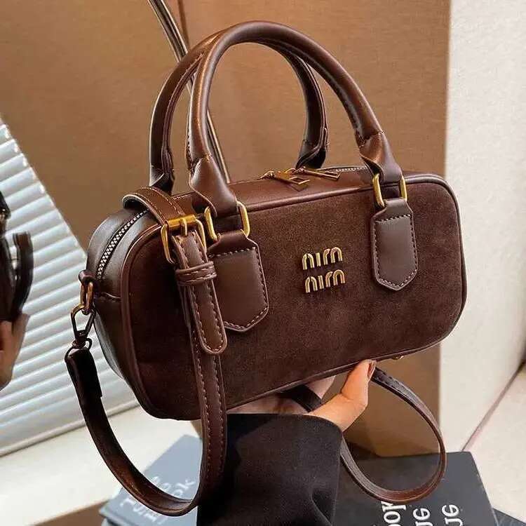 Free Delivery Fi Frosted Bowling Wens Shoder Crossbody New Vegan Veet Ladies and Purses Mini Square Box Handbags Z250206 designer Bag tote bag