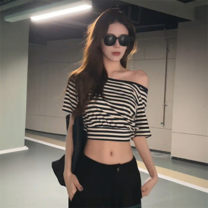 2025 American retro off shoulder striped short sleeved women's T-shirt summer new Korean casual versatile elegant short top new designer T-shirt