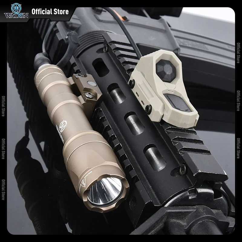 WADSN Tactical SF M300A/M600C Flashlight 400/600 Lumens White Light AXON Switch Hunting Scout Light Airsoft Accessories XJ250728
