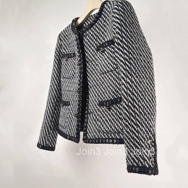 South Koreas East Gate Texture Small Fragrance Coat Womens Thick Flower Woven Fabric Autumn and Winter New Little Guy Wear Network Red Book South Oil