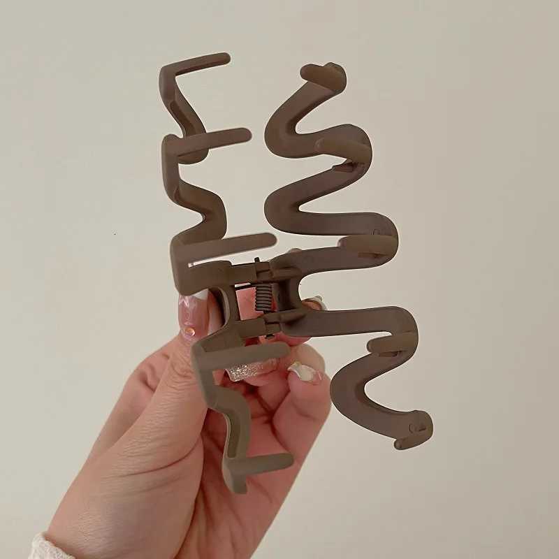 Fashion Acrylic Hair Claw Clip Large Wave Style Hairpins Hair Clamps Barrettes Hair Accessories Hair Grip Women Ponytail Headwear Z250729