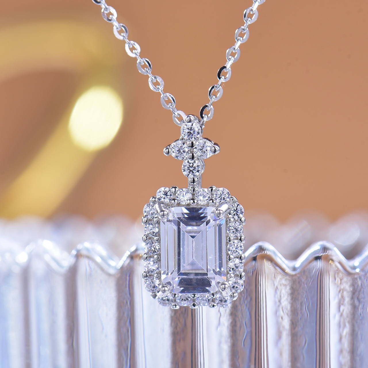 925 Sterling Silver Four - leaf Clover Emerald - cut Moissanite Pendant - Premium Lab - Grown Gemstone, Unique Design