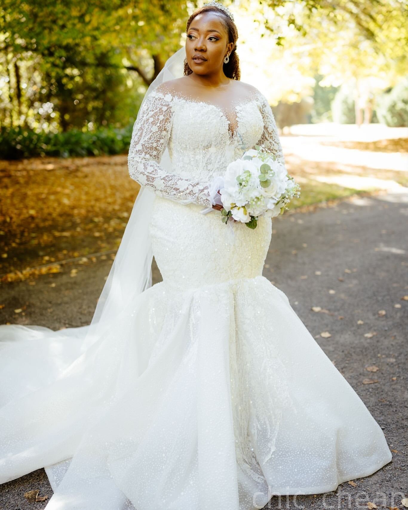2025 Aso Ebi Plus Size White Mermaid Wedding Dress Lace Beaded Sheer Neck Beaded Vintage Sparkly Bridal Gowns Dresses ZJ0679