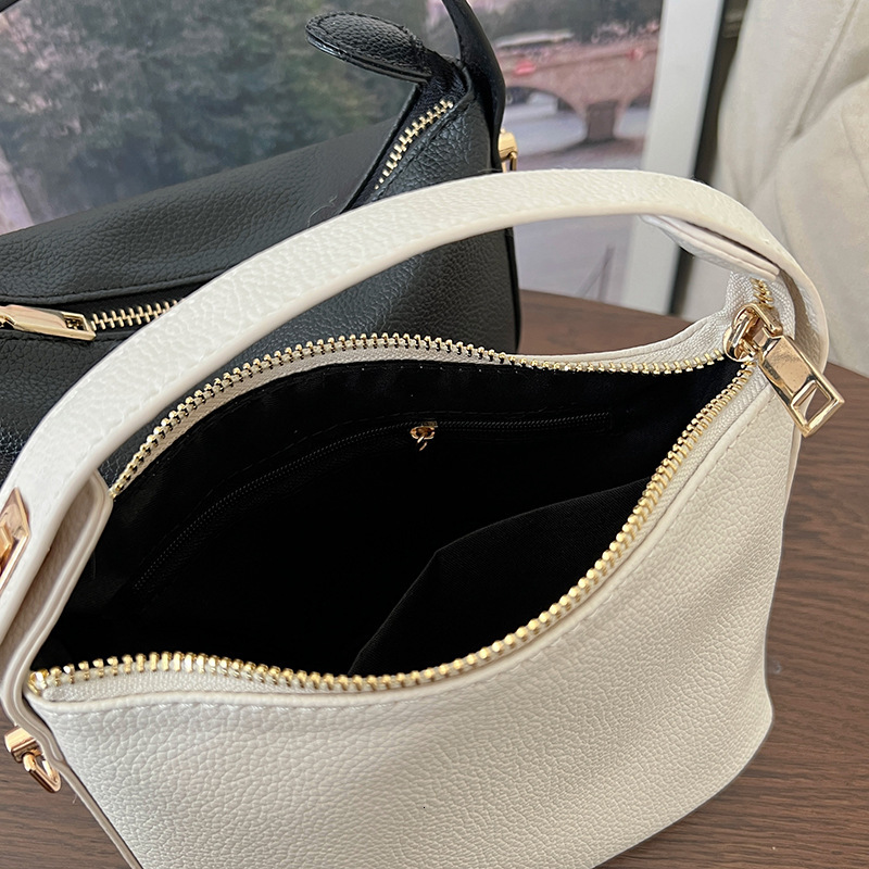 Designer Luxury Bag Bag Niche Designer Bag For Women 2025 Autumn Winter New Lunch Box Cloud Bag Handheld Casual Small Square Bag Single Shoulder Cross