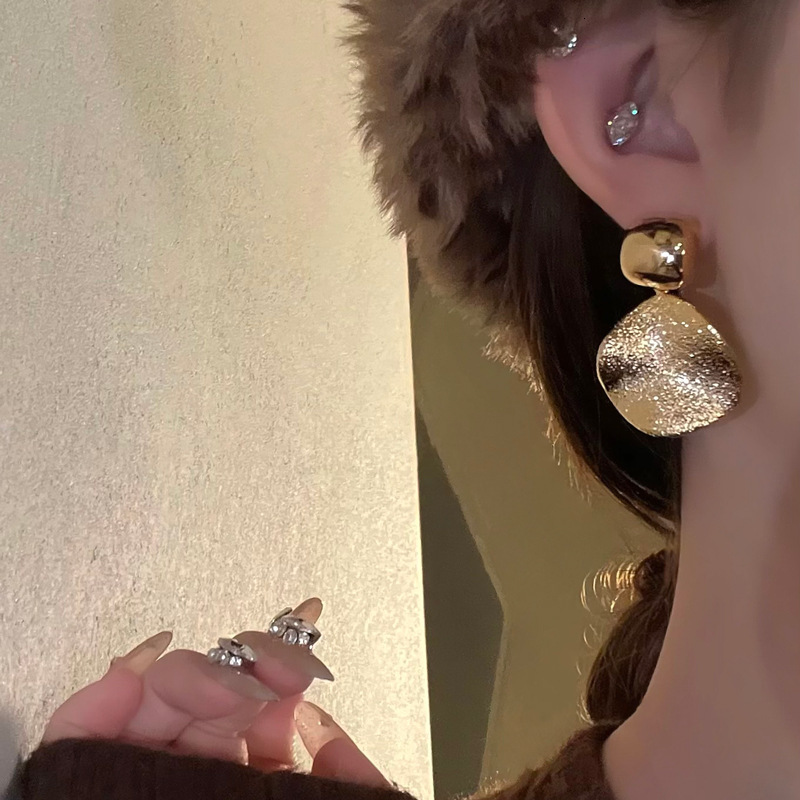 Sier Needle Square Pearl Round Pendant Metallic Studs Fashion Simple Niche Design Earrings