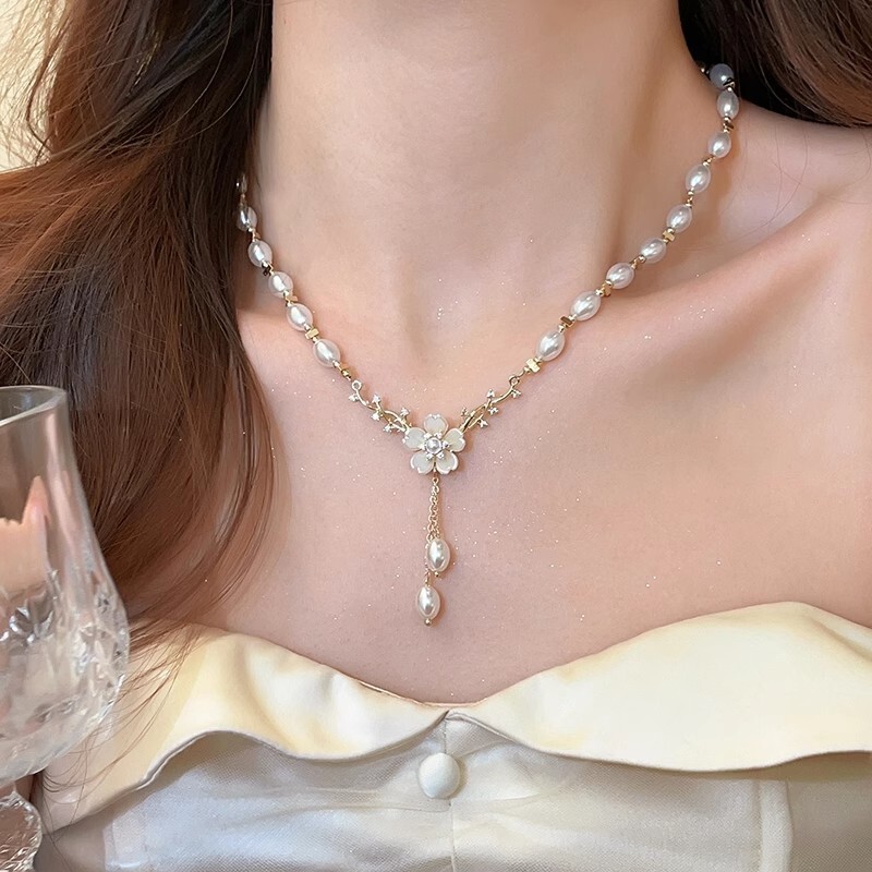 Flower Pearl Pendant Accessories Women's Light Niche Necklace High-end Clavicle Chain 2025 New Style Jewelry for Women
