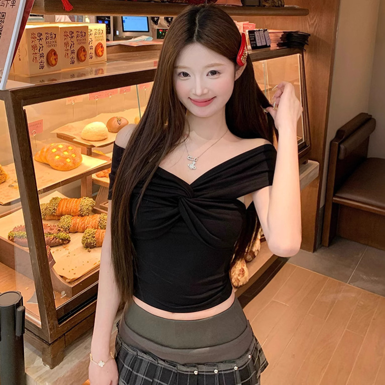 2025 off shoulder twisted design women's short sleeved T-shirt summer slim fit hot spicy girl slim fit white short bottom shirt top new designer 