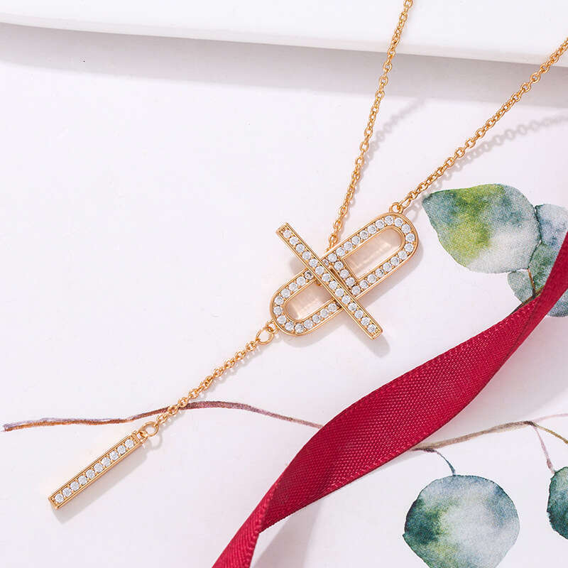 H Hollow Pig Nose Necklace Fashion V Gold Plated 8 Letter Inlaid Dia Light Tassel Pendant Clavicle Chain for Women ddmypluto