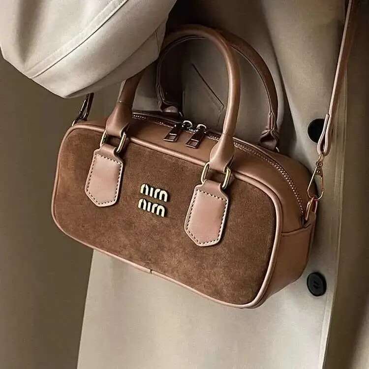 Free Delivery Fi Frosted Bowling Wens Shoder Crossbody New Vegan Veet Ladies and Purses Mini Square Box Handbags Z250206 designer Bag tote bag
