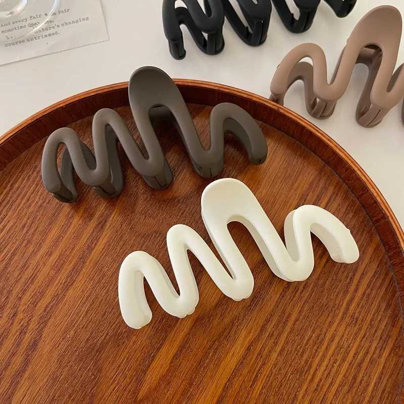 Fashion Acrylic Hair Claw Clip Large Wave Style Hairpins Hair Clamps Barrettes Hair Accessories Hair Grip Women Ponytail Headwear Z250729