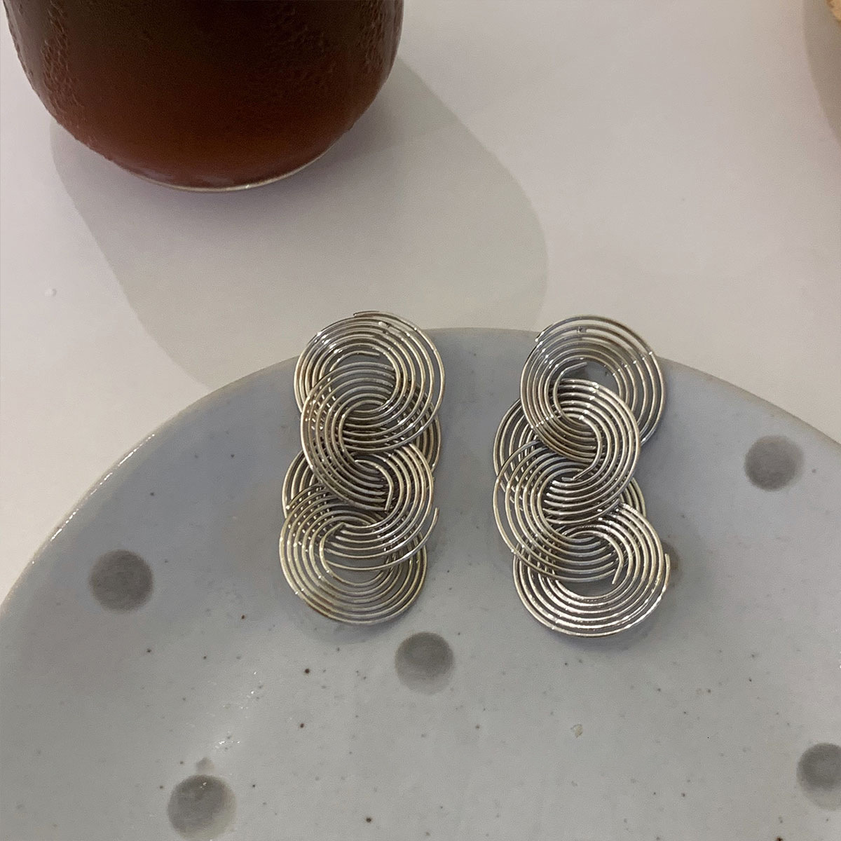 Sier Needle Geometric Round Interlocking Mosquito Coil Tassel Fashion Versatile Stud Niche Design Sense Earrings for Women