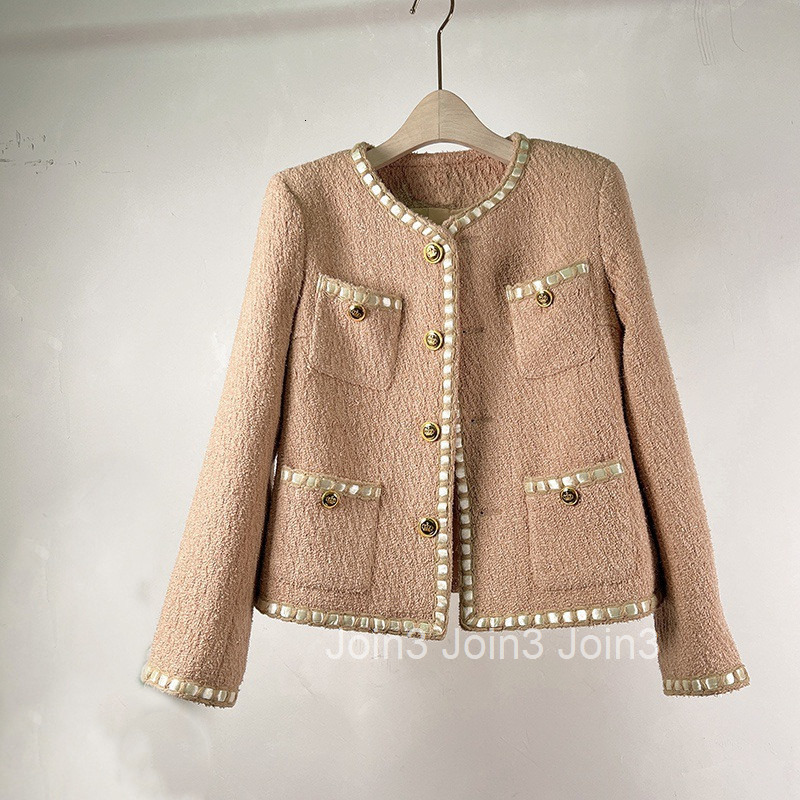 South Koreas East Gate Texture Small Fragrance Coat Womens Thick Flower Woven Fabric Autumn and Winter New Little Guy Wear Network Red Book South Oil