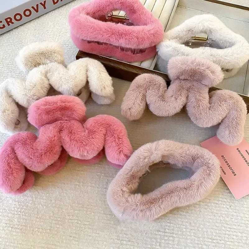 New Plush Hair Claw Women Elegant Acrylic Hairpins Faux Fur Hair Clip Barrette Crab Headwear for Girls Hair Accessories Z250729