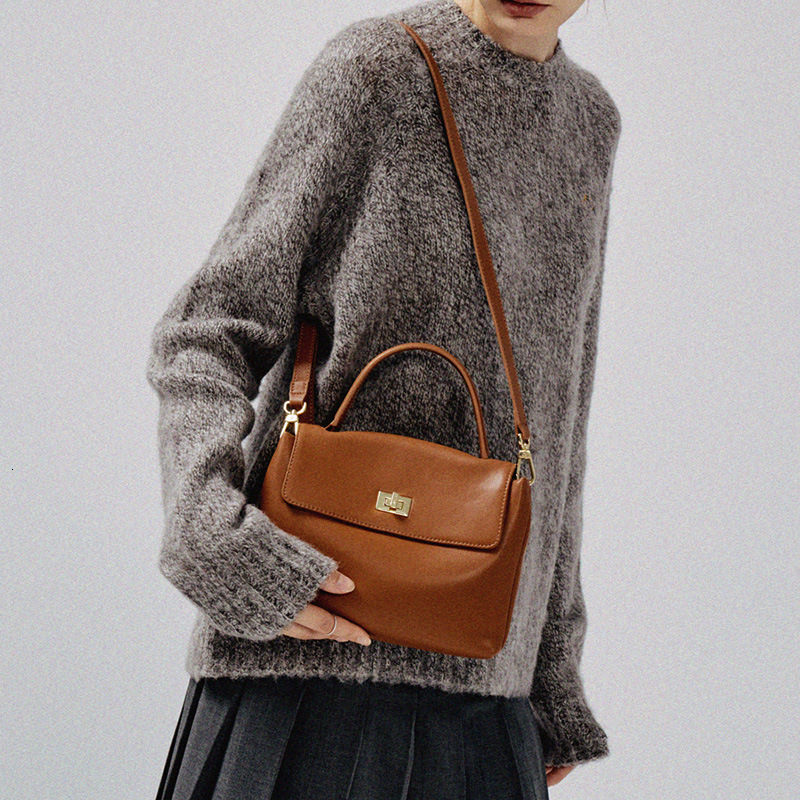 Top Layer 2024 Medium Spring Summer New Color Soft Cowhide Versatile Handbag Shoulder Crossbody Women's Bag