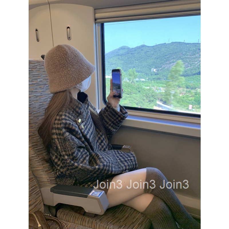 Winter New Fashionable Socialite Age-Reducing Lapel Cardigan Long Sleeve Quilted Short Coat Womens Top