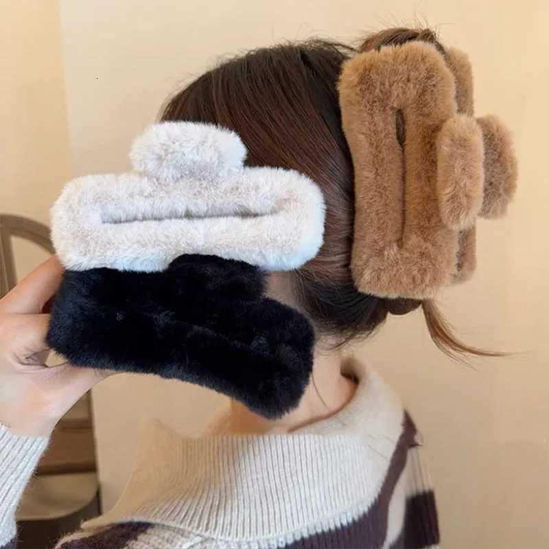 Winter Plush Square Hair Claw for Women Korean Elegant Acrylic Hairpins Faux Fur Hair Clip Pink Barrette Crab Hair Accessories Z250729