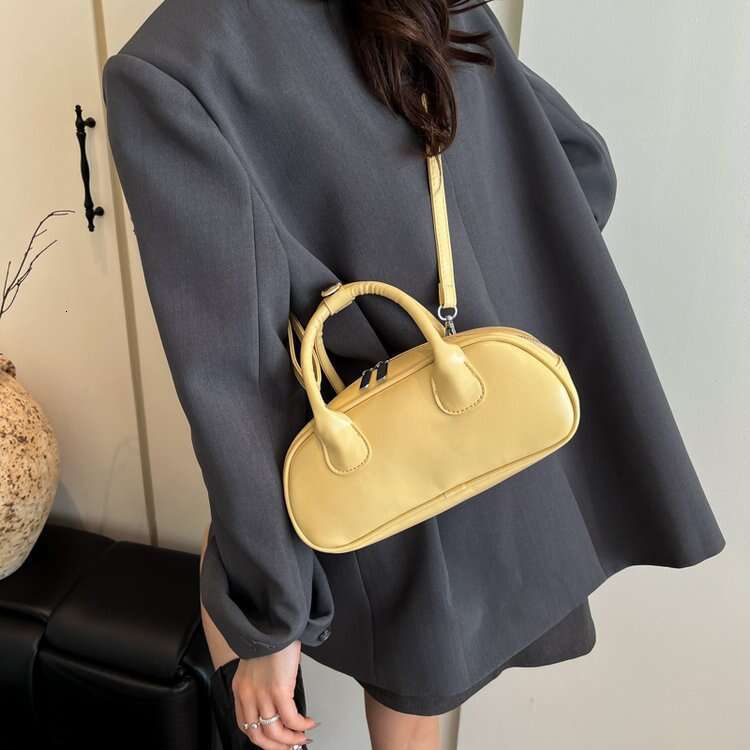 2025 New Summer Korean Niche Designer Baguette Ins Underarm Single Shoulder Handbag Crossbody Women's Bag