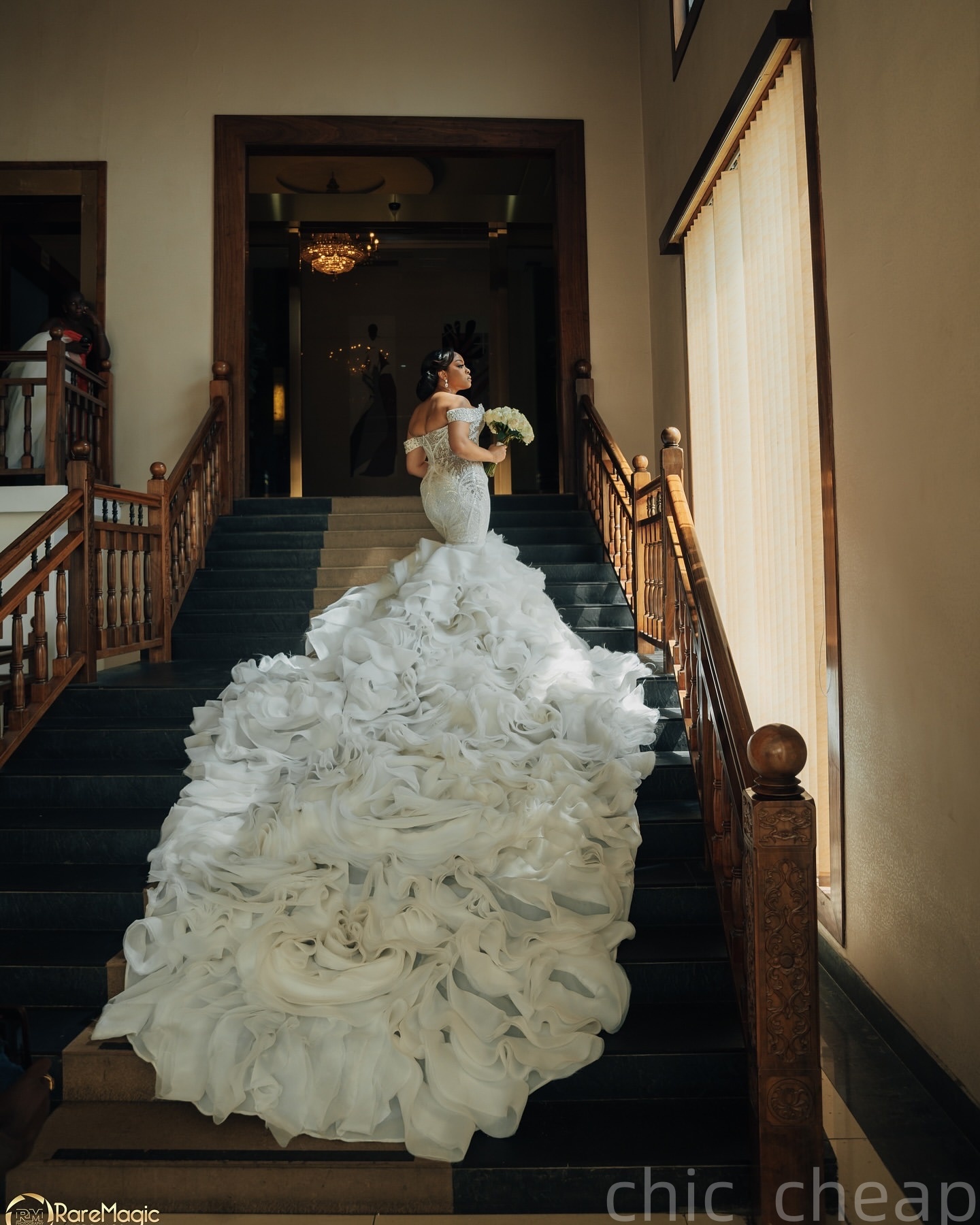 2025 Aso Ebi Plus Size Ivory Mermaid Wedding Dress Lace Beaded Crystals Tiers Organza Vintage Bridal Gowns Dresses ZJ0680