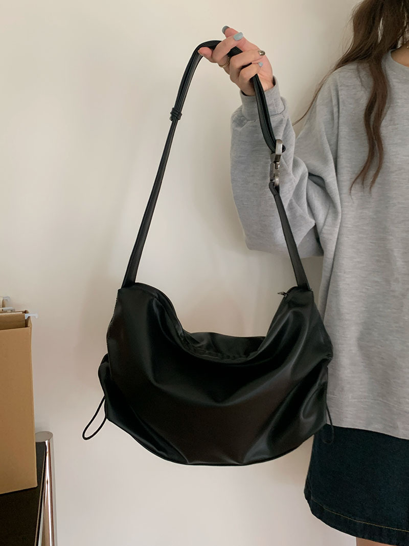 Designer Luxury Women's Bag, Large-capacity 2025 New Pleated Handbag, Casual Commuting Wide Shoulder Strap Crossbody Bag