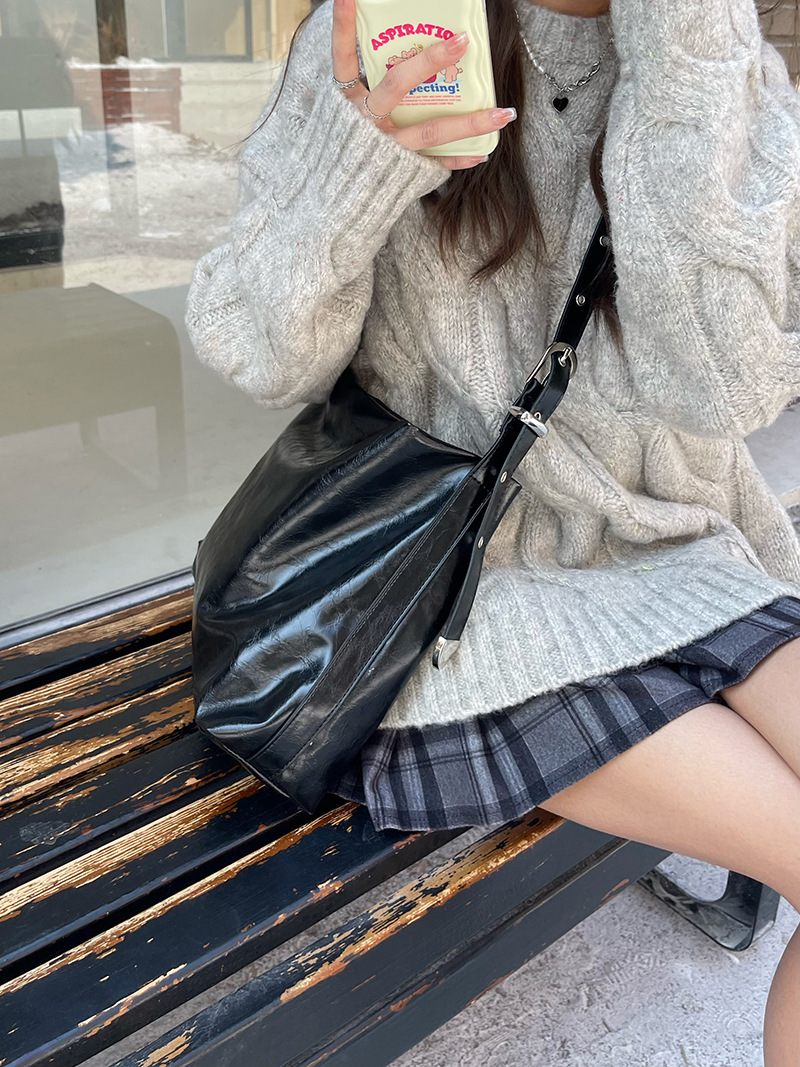 Luxury Bag Designer Bag 2025 New Black Soft Leather Large Capacity Commuter Casual Tote Bag For Women Korean Fashion Single Shoulder Crossbody Bag Tot