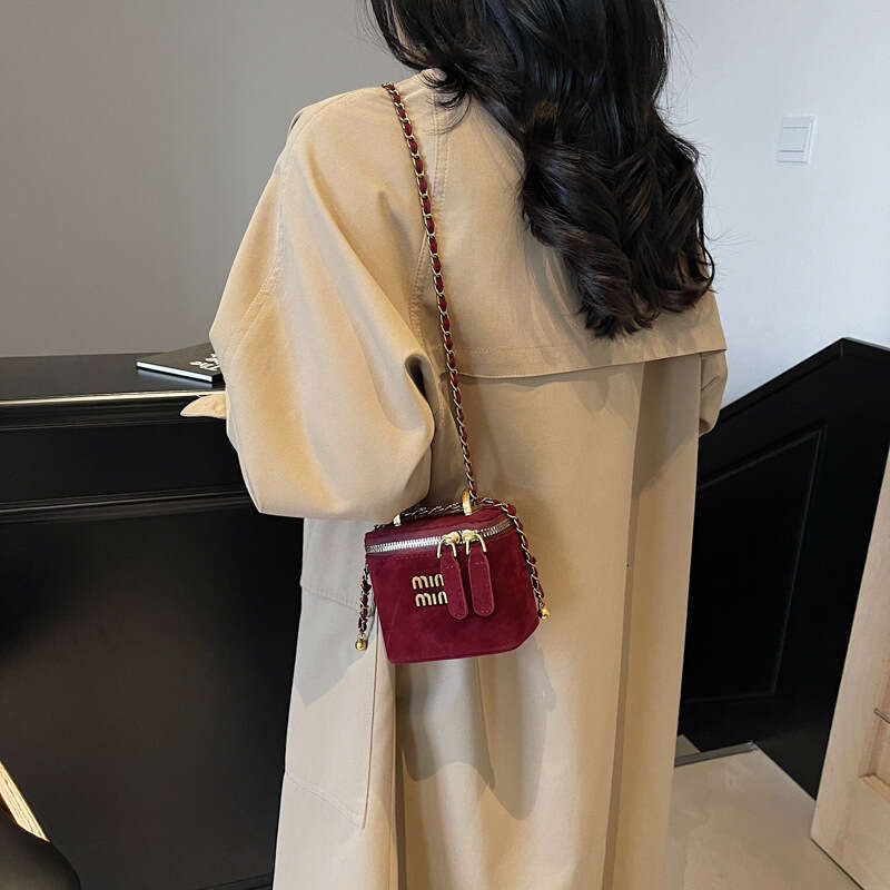 Bucket Niche Mini for Women 2024 New Matte Chain Crossbody Autumn Winter Casual Lipstick Bag