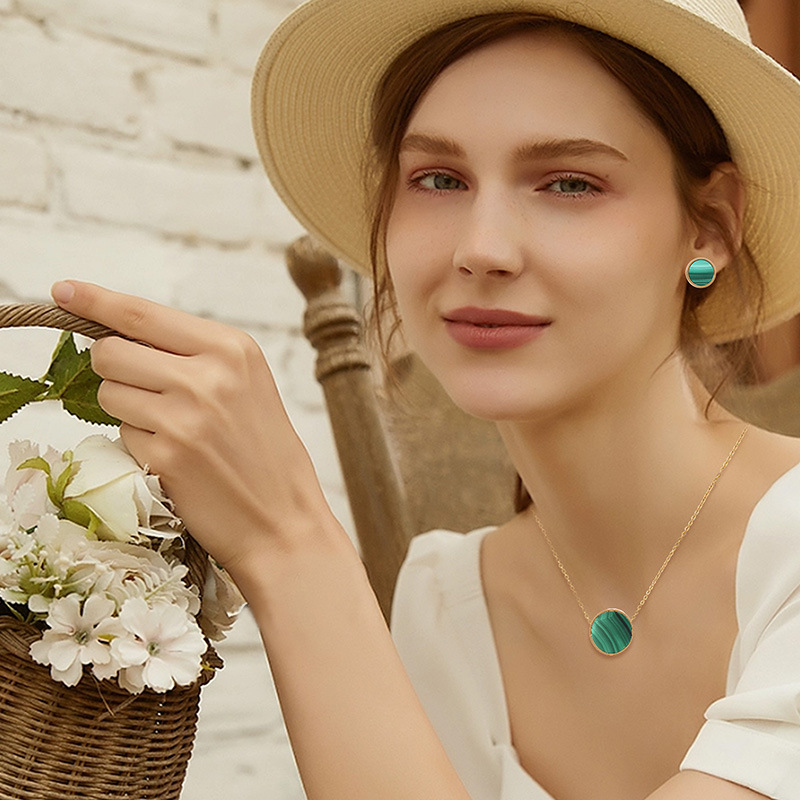 Fashionable 18k Gold Plated Stainless Steel Jewelry Set for Women with Peacock Crystal Triangle Inlaid Round Stone Daily Banquet Pendant Necklace