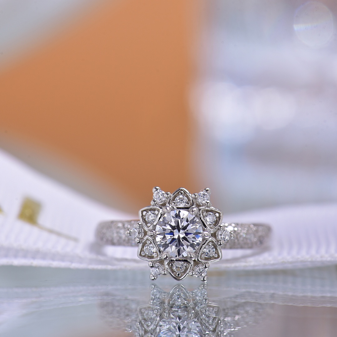 Snowflake - style Moissanite Ring - 0.5ct Center Stone, 925 Sterling Silver, Exquisitely Sparkling, Perfect Gift for Valentine's Day or Weddings