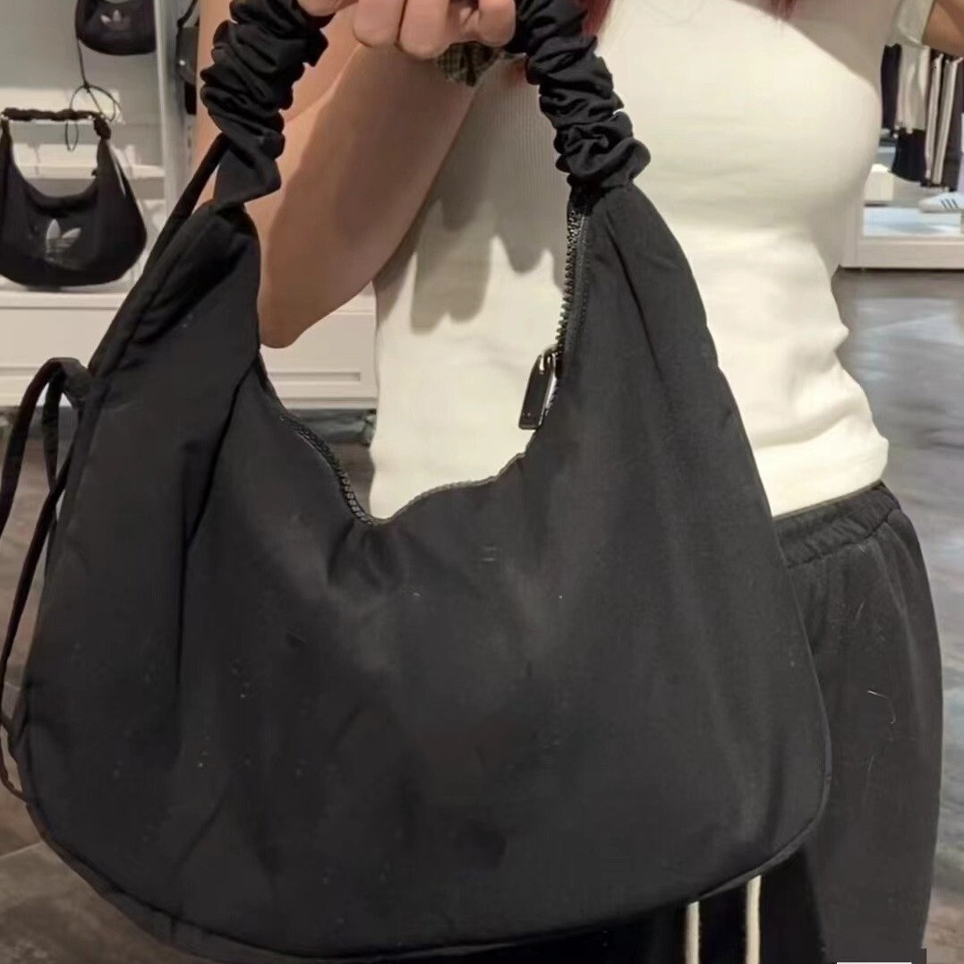 2025 Designer's New Wrinkled Underarm Bag, Men's and Women's Fashion Sports Single Shoulder Crossbody Bag