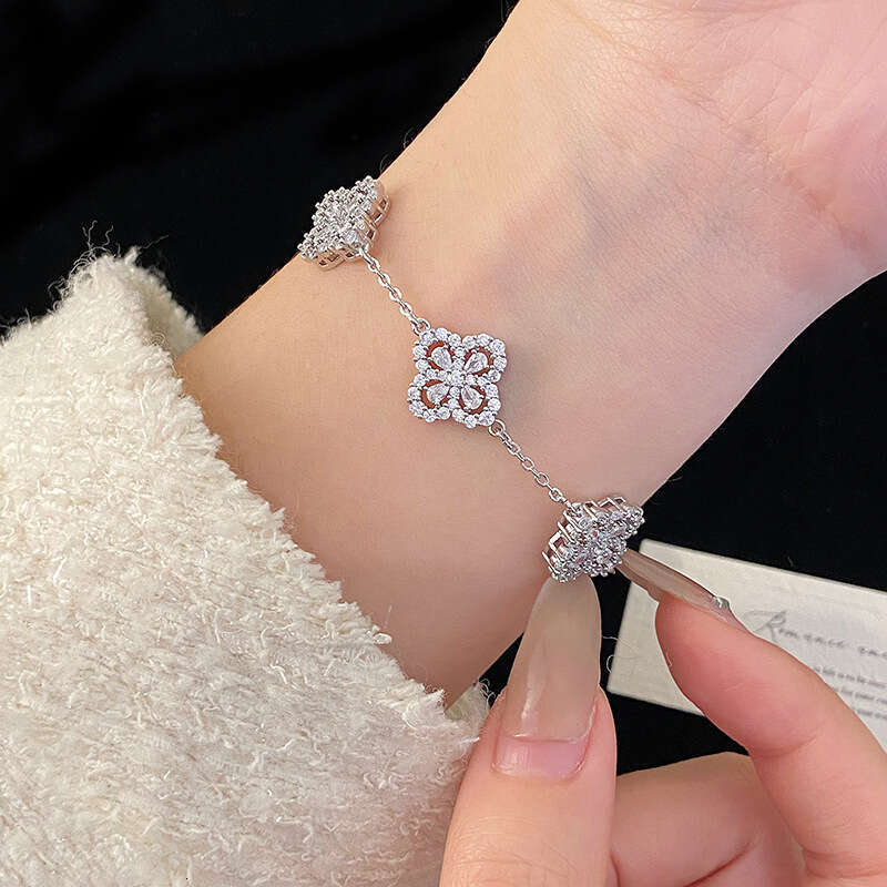 Four-Leaf Flower Full Dia Sier Hollow Micro-Paved Zircon Bracelet for Women, Designer Niche High-End Jewelry Heavy Craft Accessories