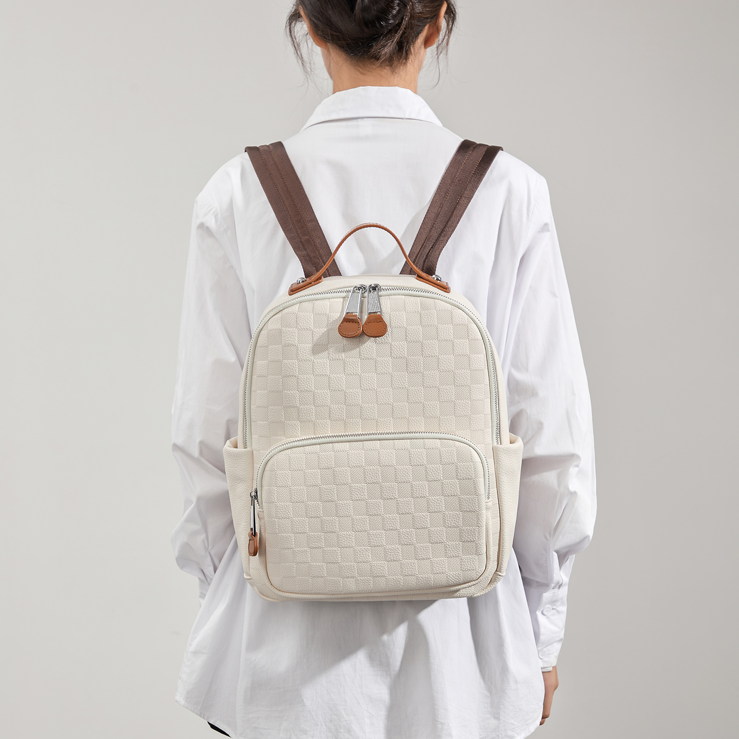 Advanced genuine leather women's backpack, new niche commuting computer backpack, casual versatile backpack